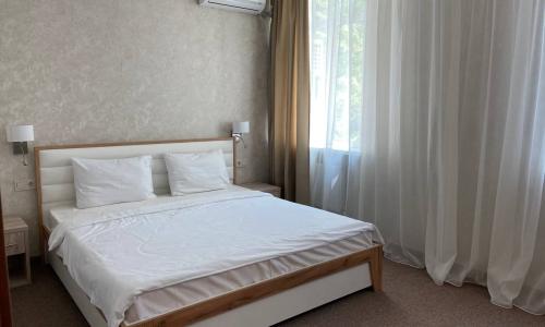 Кавказ Парк Отель Гагра - Фото 76. Сюит 2-местный 3-комнатный (с двумя спальнями, без балкона, вид на парк)