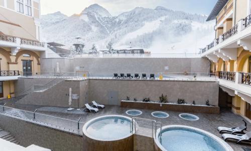 Отель Novotel Resort and spa Krasnaya Polyana Эсто-Садок, Сочи - Фото 50. Супериор 2-местный (ТВИН, с видом на бассейн)