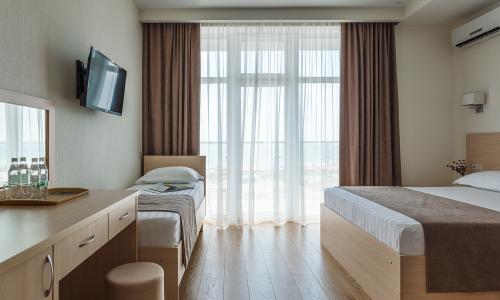 Отель Дель Мар Инн / Del Mar Inn Витязево, Анапа - Фото 72. Стандартный 3-местный (вид на море)