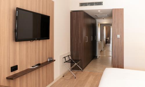 Courtyard by Marriott Sochi Krasnaya Polyana Hotel Эсто-Садок, Сочи - Фото 58. Люкс Джуниор 4-местный 3-комнатный