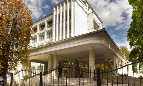 Санаторий Анджиевского Ессентуки - Фото 3. Анджиевского санаторий_территория (2)