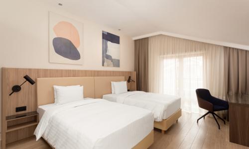 Courtyard by Marriott Sochi Krasnaya Polyana Hotel Эсто-Садок, Сочи - Фото 54. Люкс Джуниор 4-местный 3-комнатный
