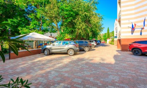Отель Империя Евпатория - Фото 9. Парковка
