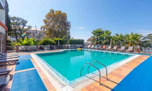 Alex Resort & Spa Hotel Гагра - Фото 9. Бассейн