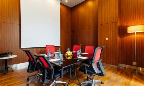 Sochi Marriott Krasnaya Polyana Красная Поляна, Сочи - Фото 82. Переговорная комната Executive meeting room
