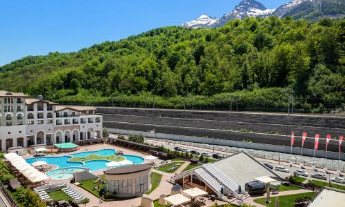 Sochi Marriott Krasnaya Polyana Красная Поляна, Сочи - Фото 5. Фасад лето