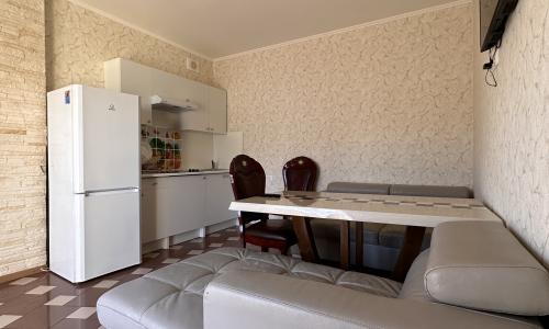 Отель Holiday Лазаревское, Сочи - Фото 48. Апартаменты Премиум 3-местный 2-комнатный