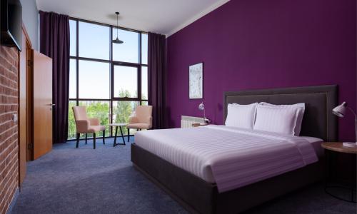 Отель Beton Brut Ultra All Inclusive SPA Витязево, Анапа - Фото 53. Люкс 3-местный 2-комнатный (с панорамными окнами и боковым видом на море)