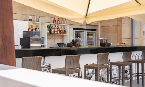 «Mantera Resort Congress 5*» / «Мантера Резорт и Конгресс» отель Сочи - Фото 19. Бар у бассейна