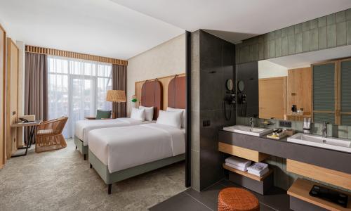 Miracleon Fюnf Luxury Resort SPA Anapa Витязево, Анапа - Фото 43. Делюкс 2-местный (вид на бассейн, две односпальные кровати)