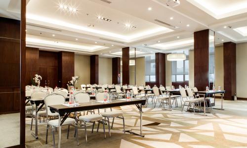 Отель Novotel Resort and spa Krasnaya Polyana Эсто-Садок, Сочи - Фото 35. Конференц-зал