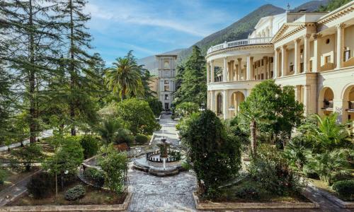 Amra Park-hotel SPA Гагра - Фото 4. Территория
