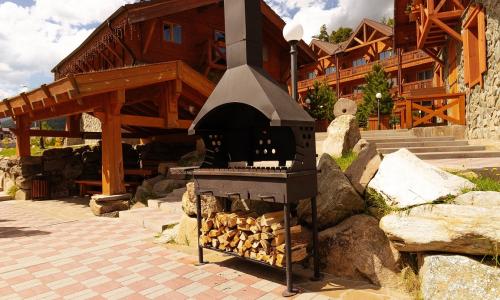 «Arkhyz Royal Resort & Spa» / «Архыз Роял Резорт и СПА» отель Архыз - Фото 18. Территория