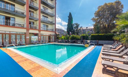 Alex Resort & Spa Hotel Гагра - Фото 10. Бассейн