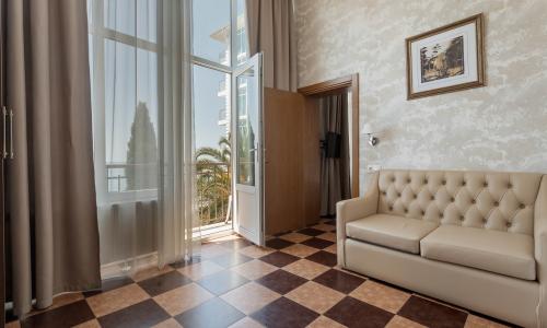Amra Park-hotel SPA Гагра - Фото 147. Джуниор Сюит 2-местный 2-комнатный (корпус 2)