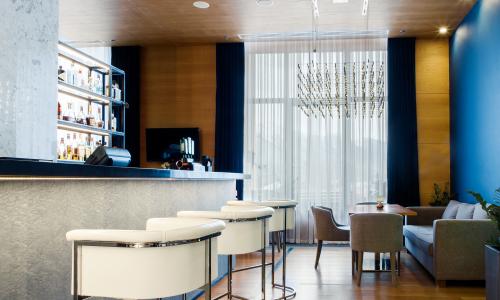 Отель Novotel Resort and spa Krasnaya Polyana Эсто-Садок, Сочи - Фото 16. Лобби бар