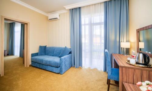 Отель Blue Marlin Геленджик - Фото 39. Семейный 2-местный 2-комнатный с балконом