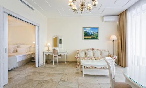 Отель PALMIRA PALACE Ялта - Фото 74. Люкс Премиум 2-местный 2-комнатный