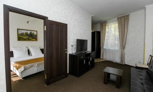 Park Hotel Argo / «Отель Арго» Джубга - Фото 40. Люкс 2-местный 2-комнатный (с балконом и видом на море)