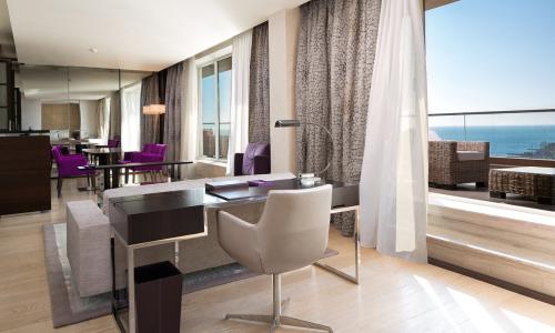 Свисс отель Резорт Сочи Камелия / «Swissotel Resort Sochi Kamelia» Сочи - Фото 82. Номер Terrace Suite 2-местный 2-комнатный (с видом на море, с террасой, гостиной и с двуспальной кроватью)