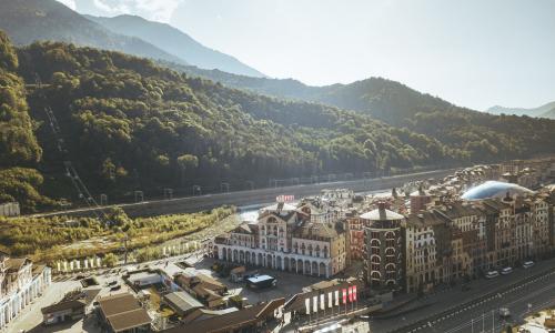 Courtyard by Marriott Sochi Krasnaya Polyana Hotel Эсто-Садок, Сочи - Фото 8. Фасад