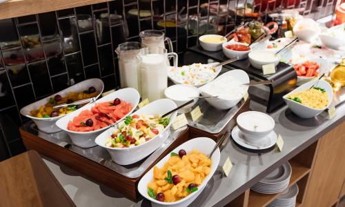 Courtyard by Marriott Sochi Krasnaya Polyana Hotel Эсто-Садок, Сочи - Фото 18. Завтрак Base Cafe