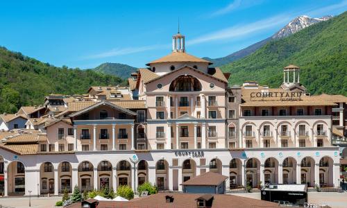 Courtyard by Marriott Sochi Krasnaya Polyana Hotel Эсто-Садок, Сочи - Фото 3. Внешний вид