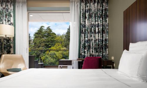 Свисс отель Резорт Сочи Камелия / «Swissotel Resort Sochi Kamelia» Сочи - Фото 91. Делюкс 2-местный 1-комнатный (с видом на парк, TWIN)