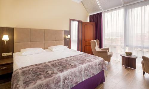 Отель Круиз Геленджик - Фото 45. Люкс 4-местный 2-комнатный