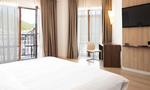 Courtyard by Marriott Sochi Krasnaya Polyana Hotel Эсто-Садок, Сочи - Фото 62. Представительский Люкс 4-местный 3-комнатный