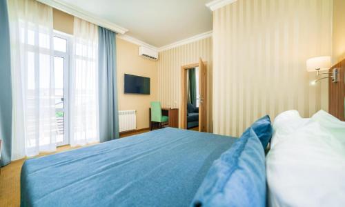 Отель Blue Marlin Геленджик - Фото 38. Семейный 2-местный 2-комнатный с балконом