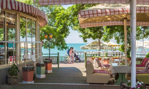 Магнолия KOMPASS HOTEL Геленджик - Фото 10. Ресторан The Mediterra Green