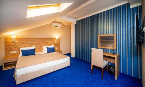 Отель Blue Marlin Геленджик - Фото 40. Семейный 2-местный 2-комнатный Мансарда