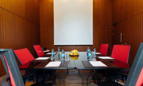 Sochi Marriott Krasnaya Polyana Красная Поляна, Сочи - Фото 83. Переговорная комната Executive meeting room