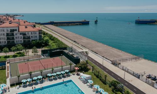 «Mantera Resort Congress 5*» / «Мантера Резорт и Конгресс» отель Сочи - Фото 11. Теннисный корт