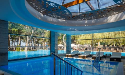 ПРИМОРЬЕ GRAND RESORT HOTEL Геленджик - Фото 71. Бассейн. Корпус № 1