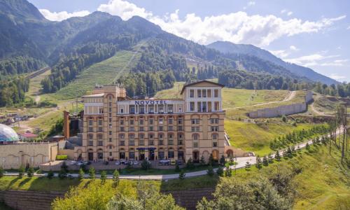 Отель Novotel Resort and spa Krasnaya Polyana Эсто-Садок, Сочи - Фото 7. Фасад
