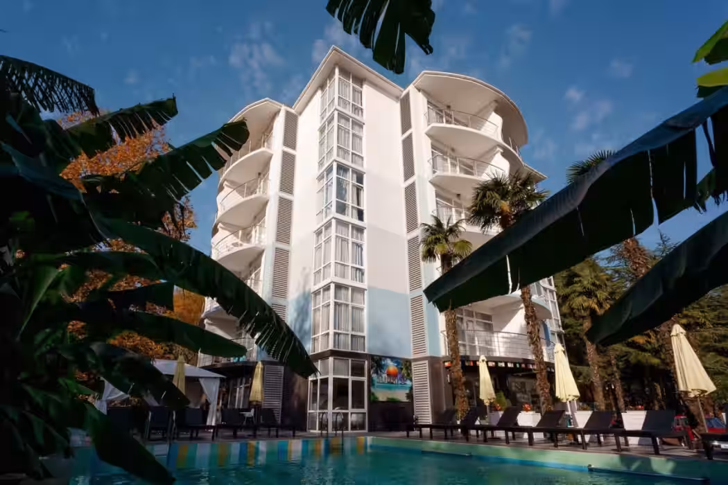 «Sunrise Garden Hotel» / Санрайз Гарден отель Гагра - Фото 1. Бассейн