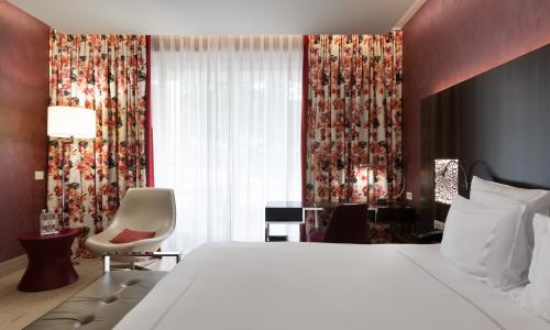 Свисс отель Резорт Сочи Камелия / «Swissotel Resort Sochi Kamelia» Сочи - Фото 83. Делюкс 2-местный 1-комнатный (с видом во двор, DBL)