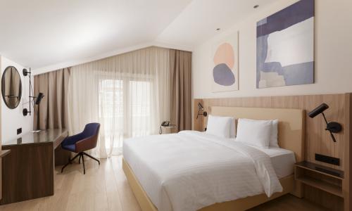 Courtyard by Marriott Sochi Krasnaya Polyana Hotel Эсто-Садок, Сочи - Фото 53. Люкс Джуниор 4-местный 3-комнатный