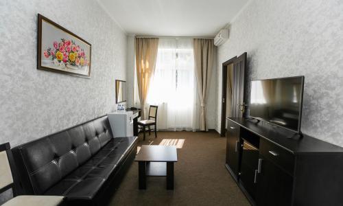 Park Hotel Argo / «Отель Арго» Джубга - Фото 41. Люкс 2-местный 2-комнатный (с балконом и видом на море)