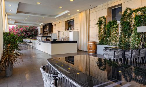 «Mantera Resort Congress 5*» / «Мантера Резорт и Конгресс» отель Сочи - Фото 13. Бар у бассейна