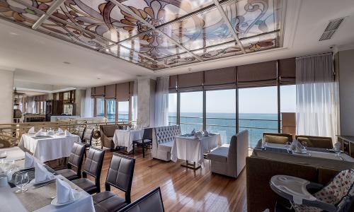 Отель Ribera Resort & SPA Евпатория - Фото 34. Ресторан Облака