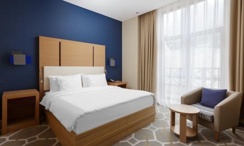 Отель Novotel Resort and spa Krasnaya Polyana Эсто-Садок, Сочи - Фото 51. Супериор 2-местный (КИНГ, с видом на бассейн)