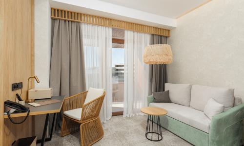 Miracleon Fюnf Luxury Resort SPA Anapa Витязево, Анапа - Фото 45. Делюкс 2-местный (вид на бассейн, двуспальная кровать)