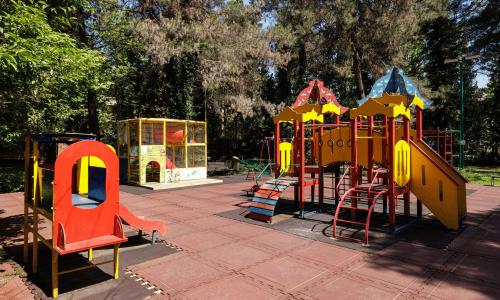 Пансионат Бургас Кудепста, Сочи - Фото 54. Детская площадка в парке Бургаса