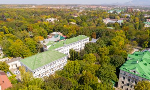 Санаторий Надежда Ессентуки - Фото 5. Санаторий_Надежда_территория  (5)