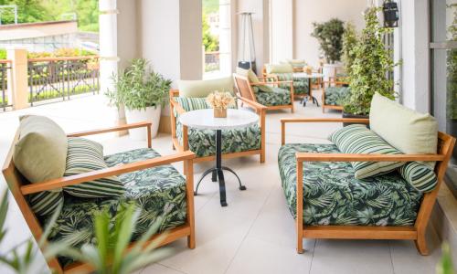 Sochi Marriott Krasnaya Polyana Красная Поляна, Сочи - Фото 16. Летняя терраса лобби-бар