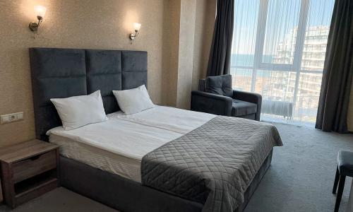 Отель «Grand Sapphire Hotel» / «Гранд Сапфир» Анапа - Фото 45. Superior 2-местный (вид на море и бассейн)