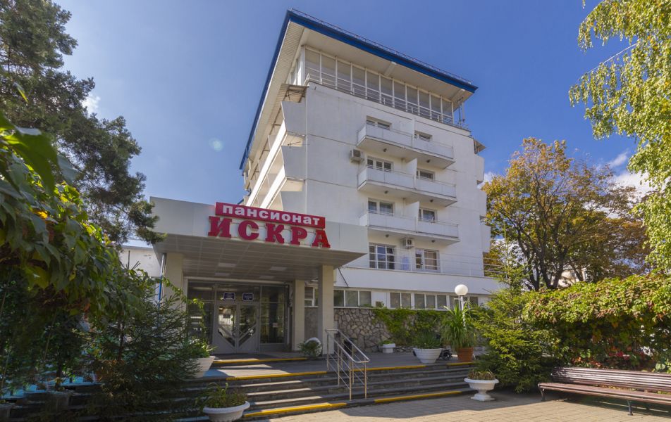 Пансионат Искра Пятигорск - Фото 1. Фасад